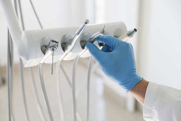 Professional Tooth Extraction technician working in Russell, KY